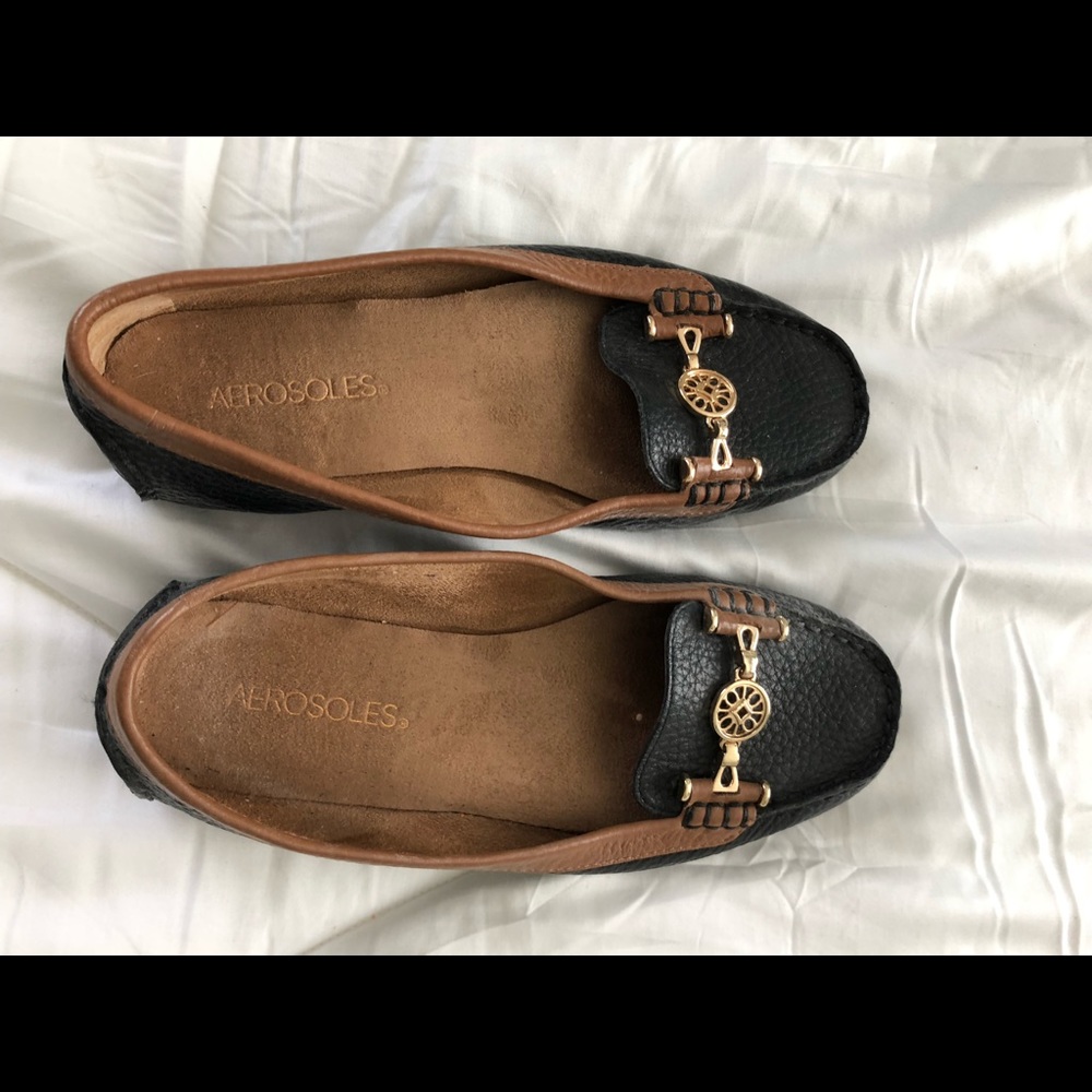 Black and Tan leather Aerosoles flats